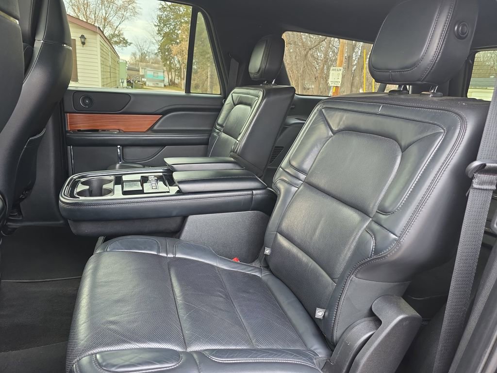Used 2019 Lincoln Navigator L Reserve image 16