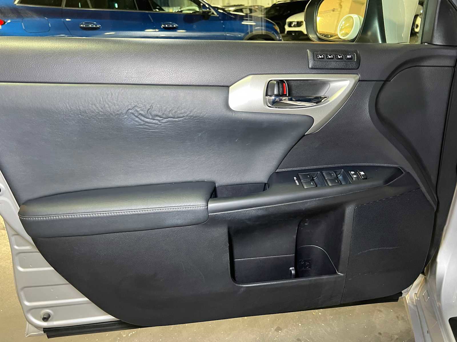 Used 2011 Lexus CT 200h Premium image 18