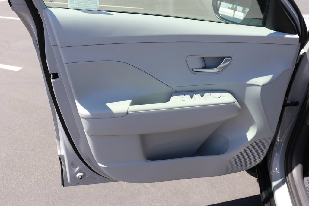 Used 2026 Hyundai Kona SEL Premium FWD image 9