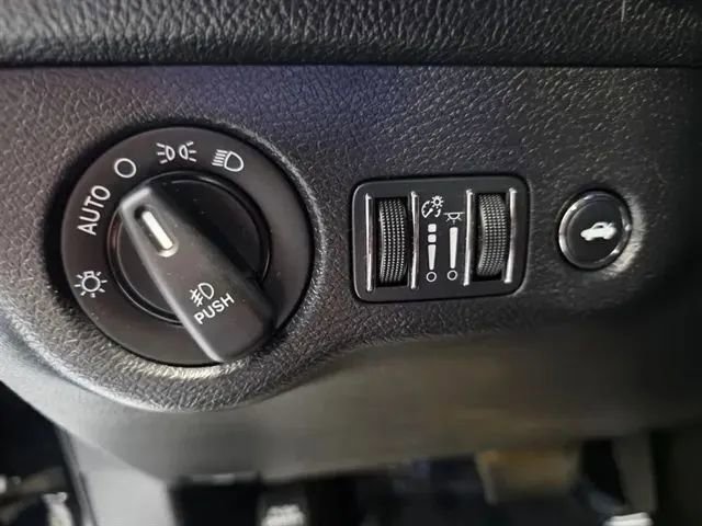 Used 2015 Dodge Challenger R/T w/ Quick Order Package 28B R/T image 19