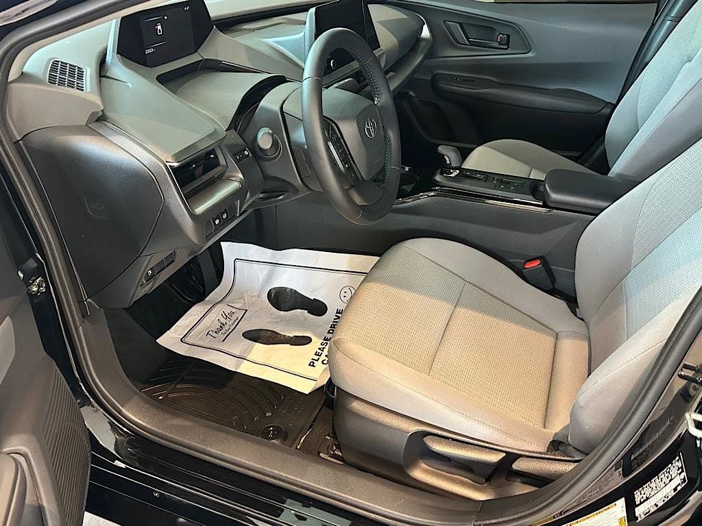 Certified 2025 Toyota Prius LE FWD image 11