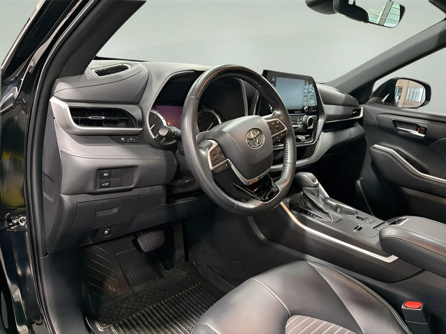 Used 2022 Toyota Highlander XSE FWD image 10