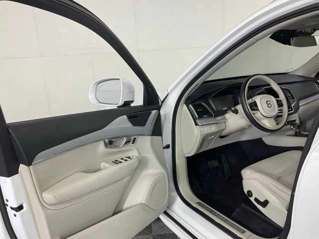 Used 2022 Volvo XC90 T5 Momentum w/ Protection Package Premier FWD image 22