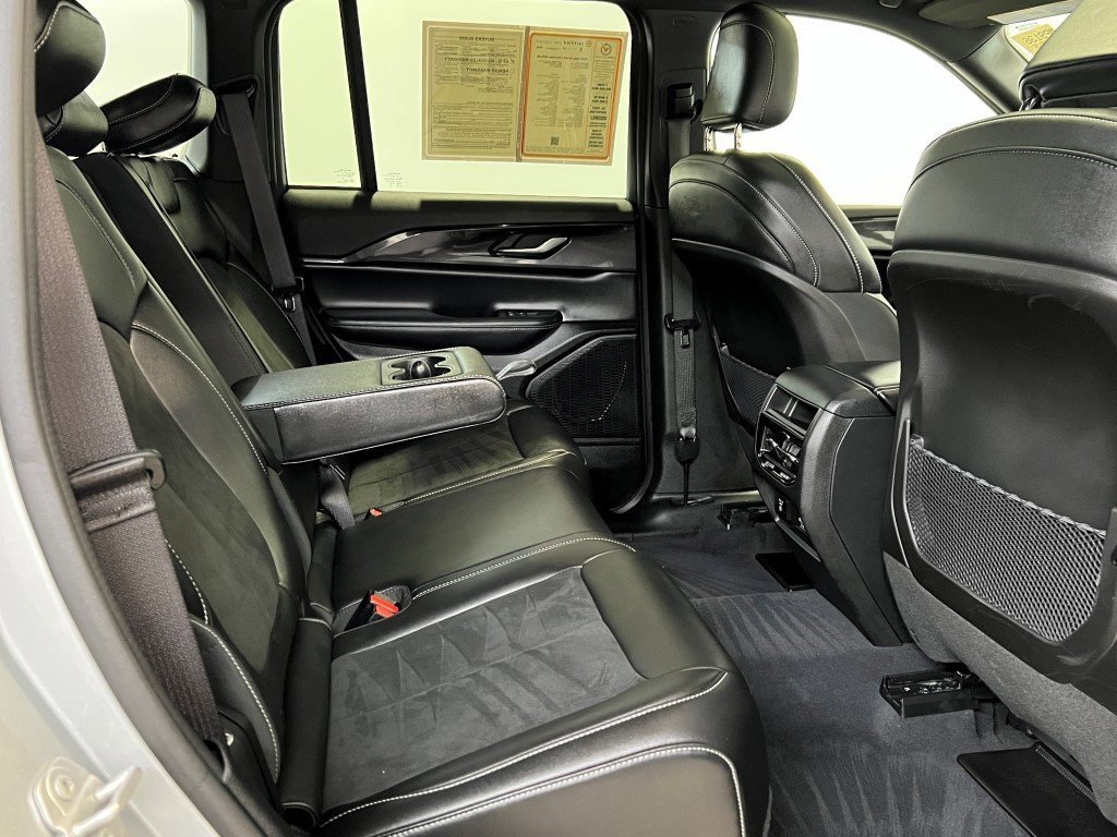 Certified 2023 Jeep Grand Cherokee Altitude image 18