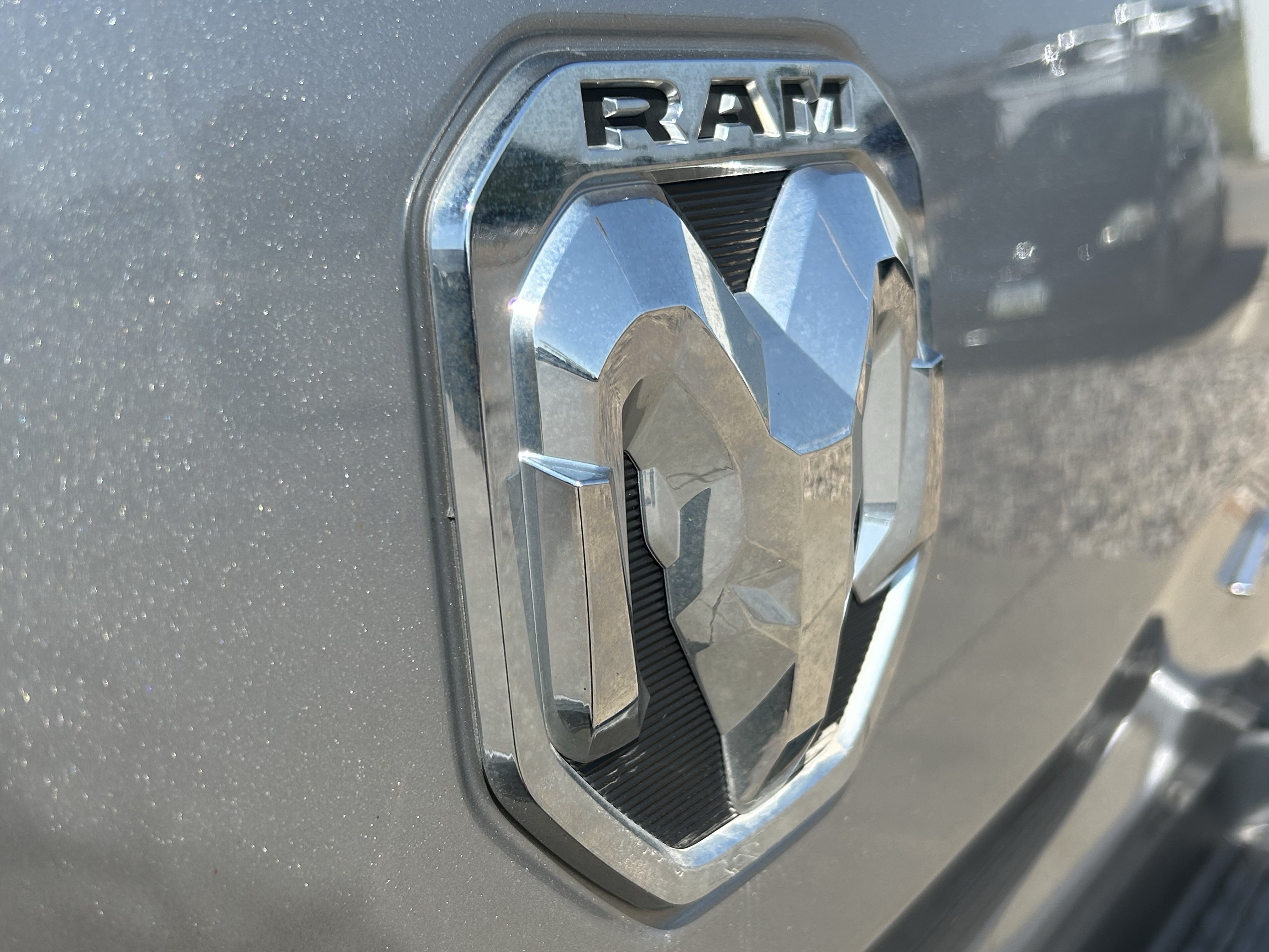Used 2020 RAM 1500 Laramie AWD/4WD image 6