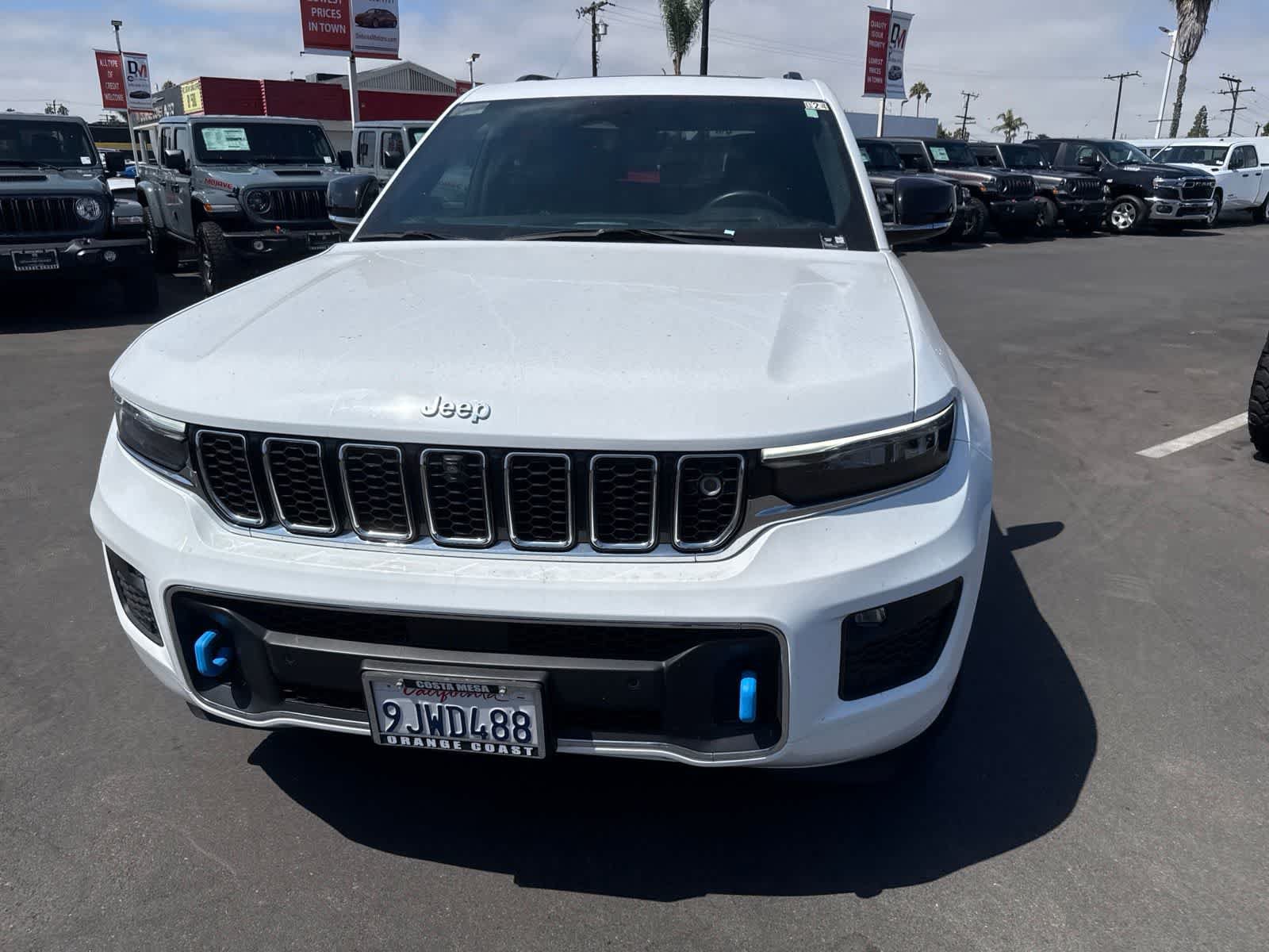 Used 2023 Jeep Grand Cherokee Overland w/ Advanced Protech Group III AWD/4WD image 3