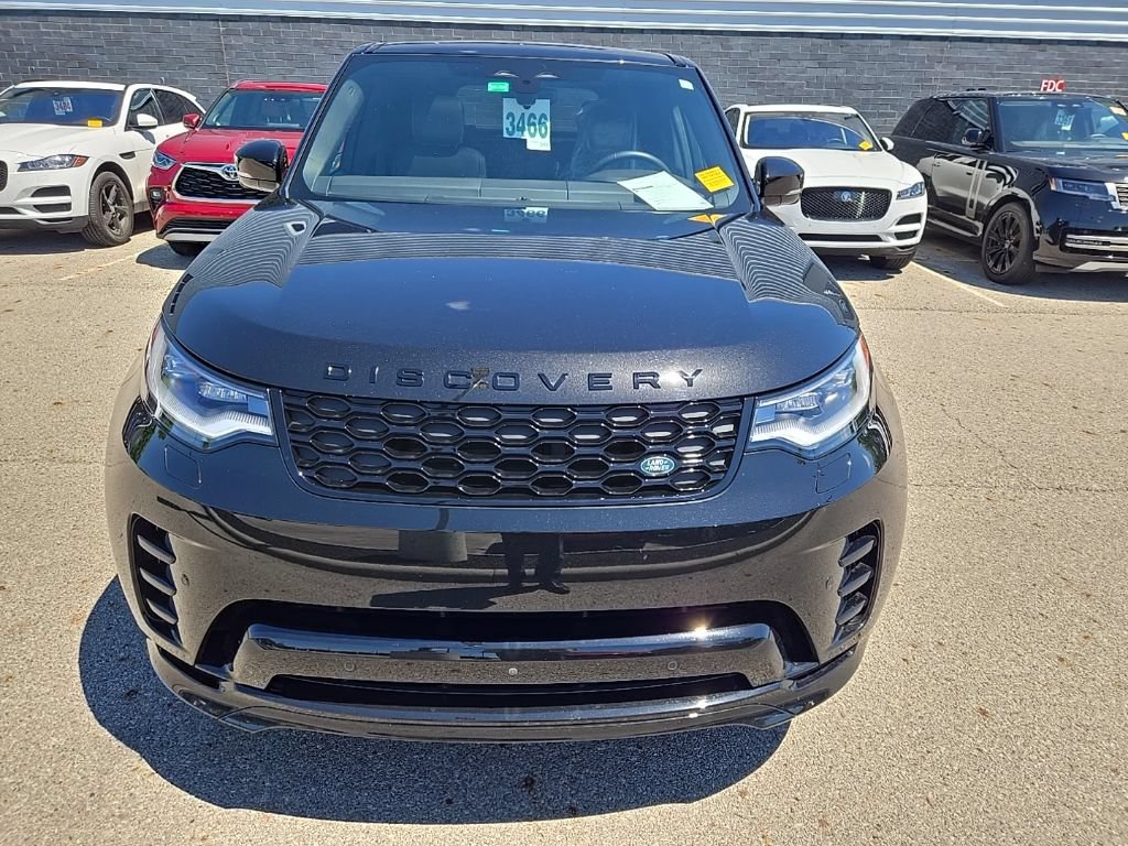 Used 2024 Land Rover Discovery Dynamic SE AWD/4WD image 2