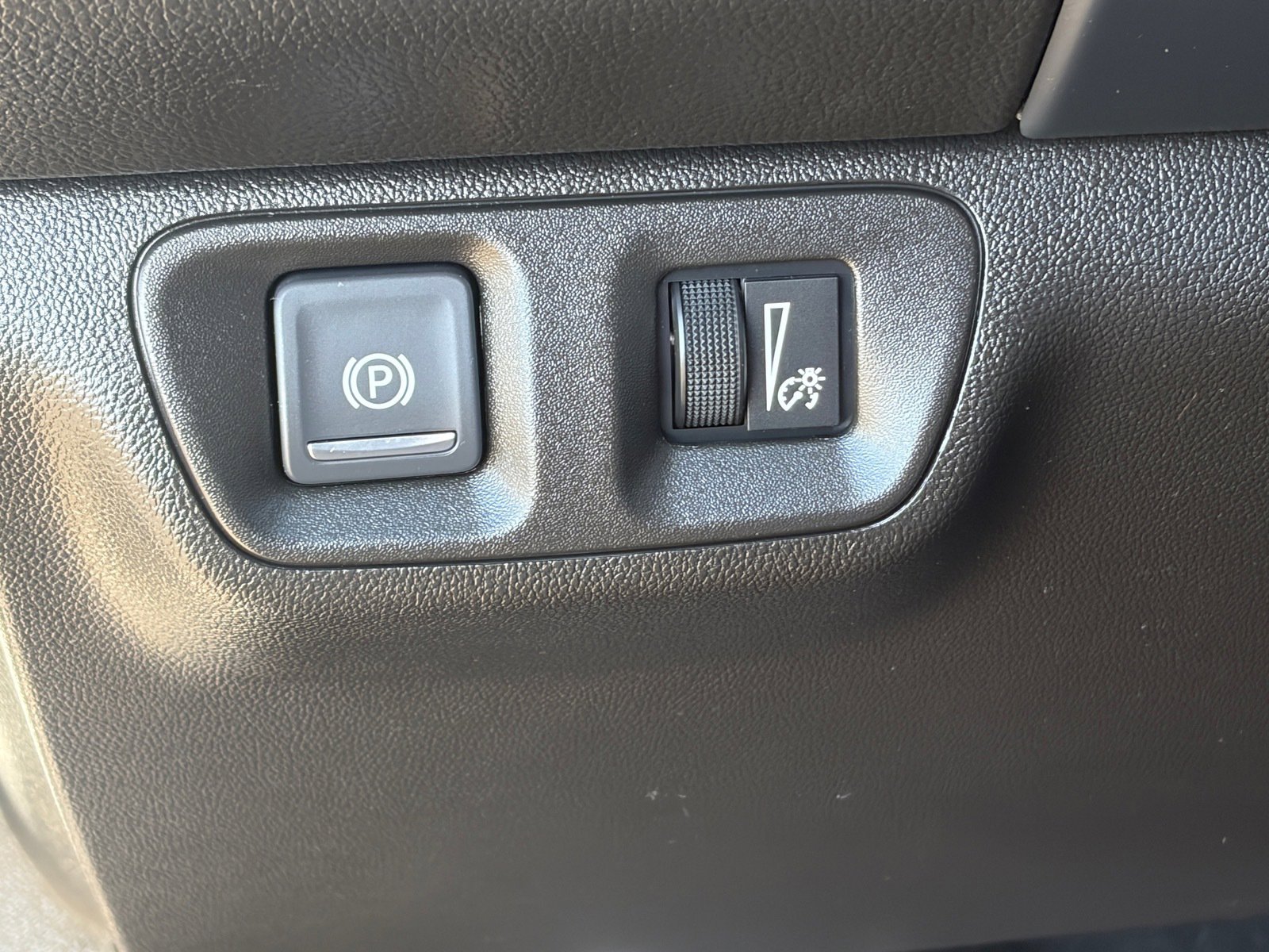 Used 2023 GMC Acadia SLE w/ Driver Convenience Package FWD image 19