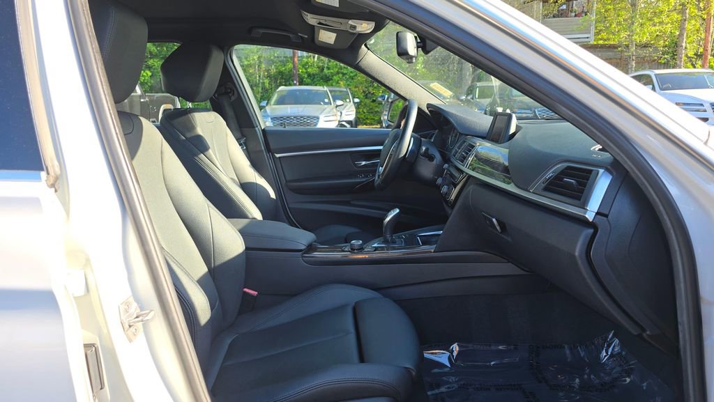 Used 2017 BMW 330i Sedan RWD image 10