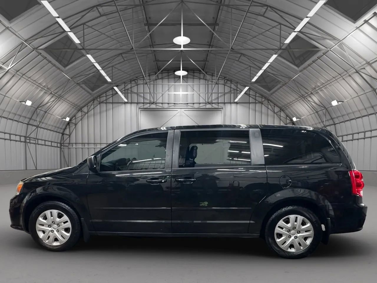 Used 2014 Dodge Grand Caravan SE w/ Quick Order Package 29E SE image 2