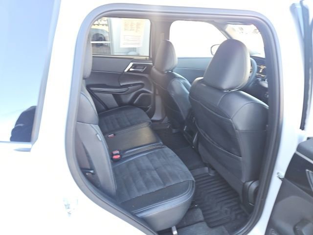 Used 2024 Mitsubishi Outlander SE Black Edition image 25