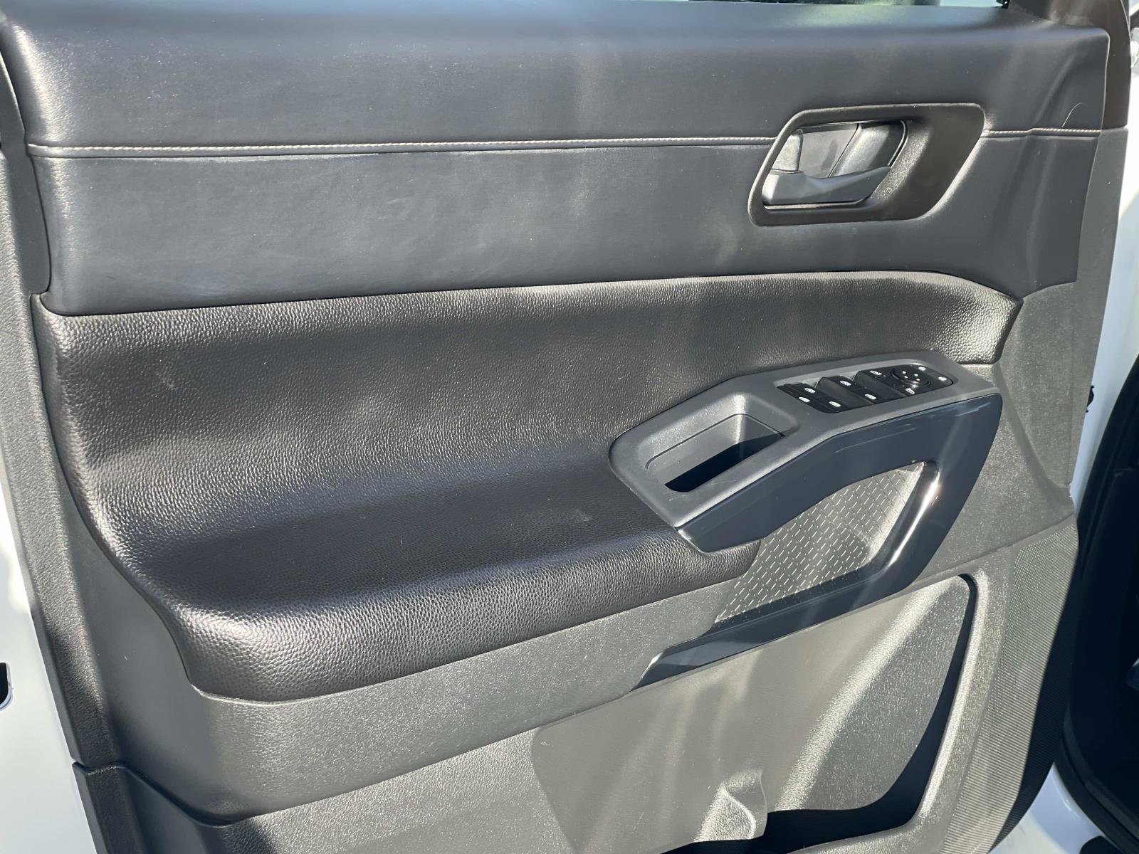 Used 2024 Nissan Pathfinder SV image 16