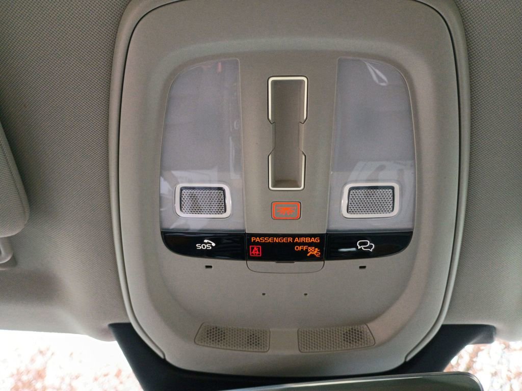 Used 2025 Volvo XC90 B6 Plus image 47