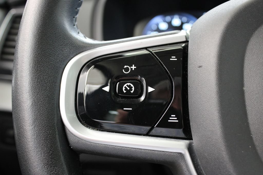 Used 2022 Volvo XC90 T5 Momentum FWD image 29