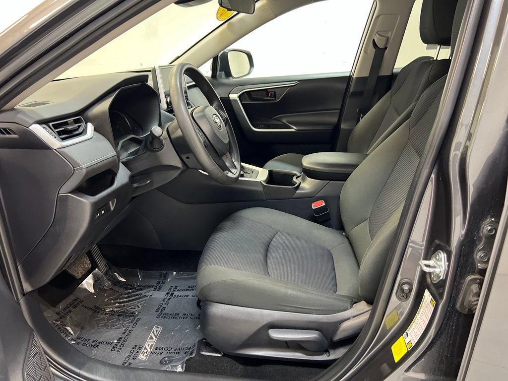 Used 2025 Toyota RAV4 LE AWD/4WD image 15