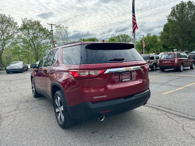 Used 2020 Chevrolet Traverse LT w/ LT Premium Package FWD image 3