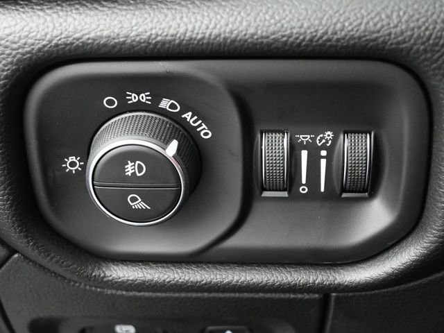New 2026 RAM 1500 4x4 Crew Cab image 36