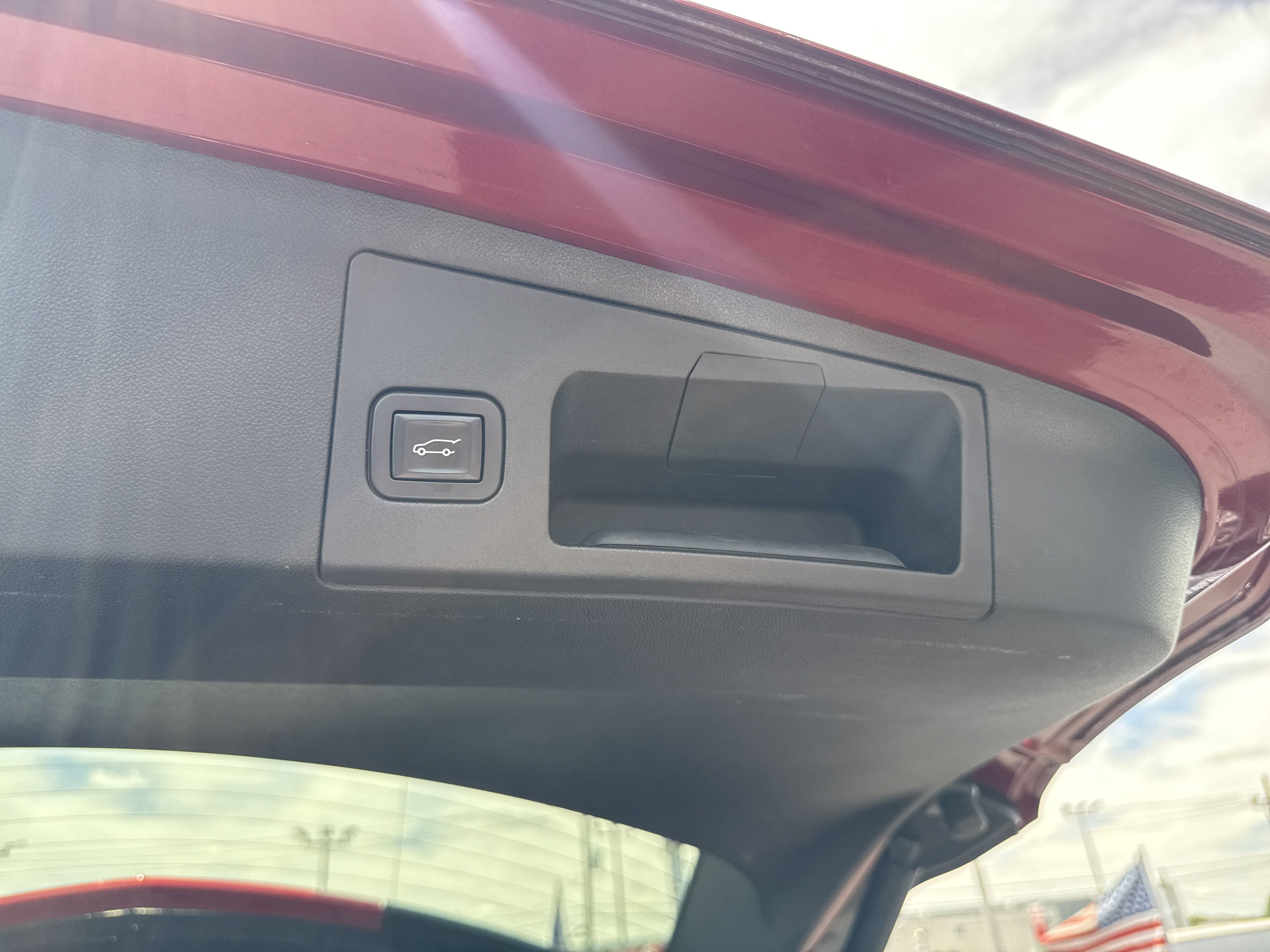 Used 2018 Cadillac XT5 Luxury w/ Driver Awareness Package image 33