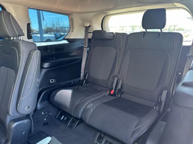 Used 2023 Jeep Grand Cherokee L Laredo image 12