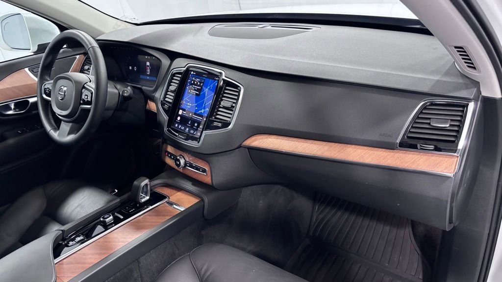 Certified 2024 Volvo XC90 B5 Plus AWD/4WD image 17
