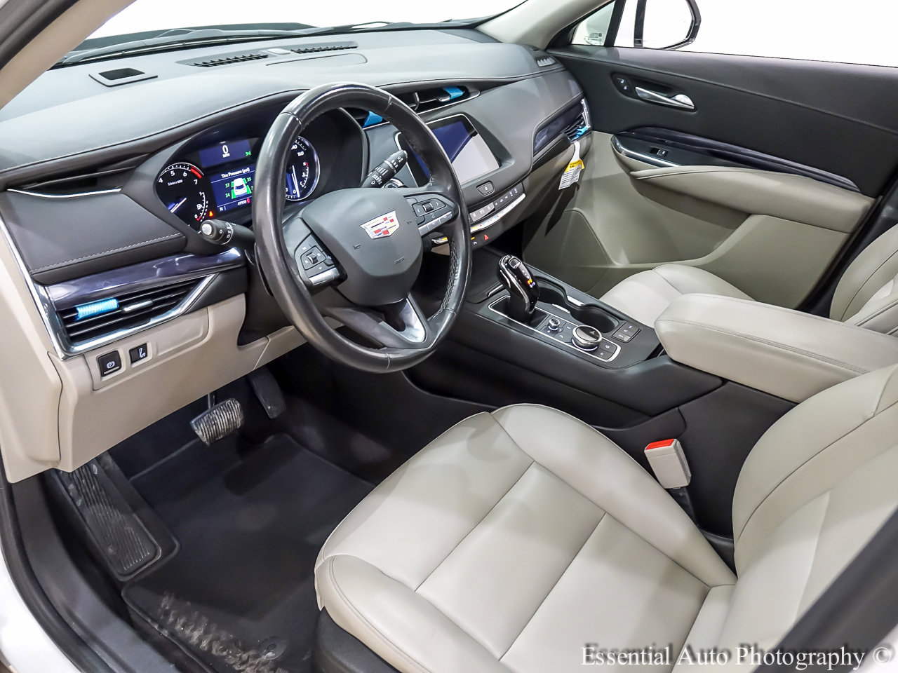 Used 2023 Cadillac XT4 Luxury image 14