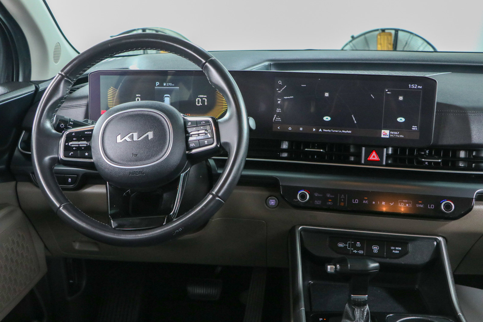 Used 2025 Kia Carnival FWD image 17