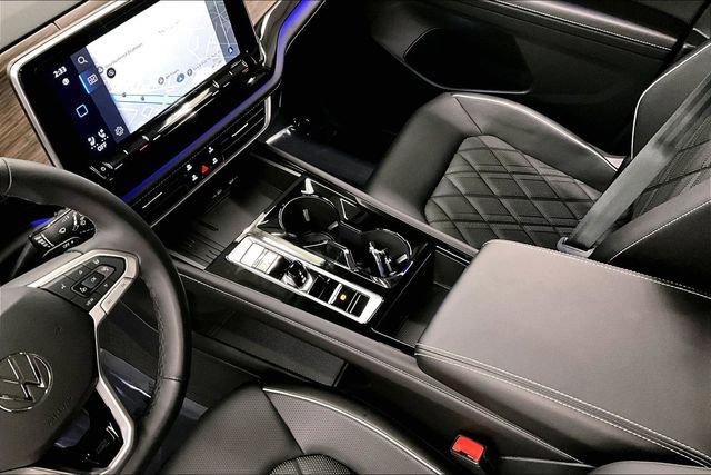 Used 2025 Volkswagen Atlas SEL Premium R-Line image 17