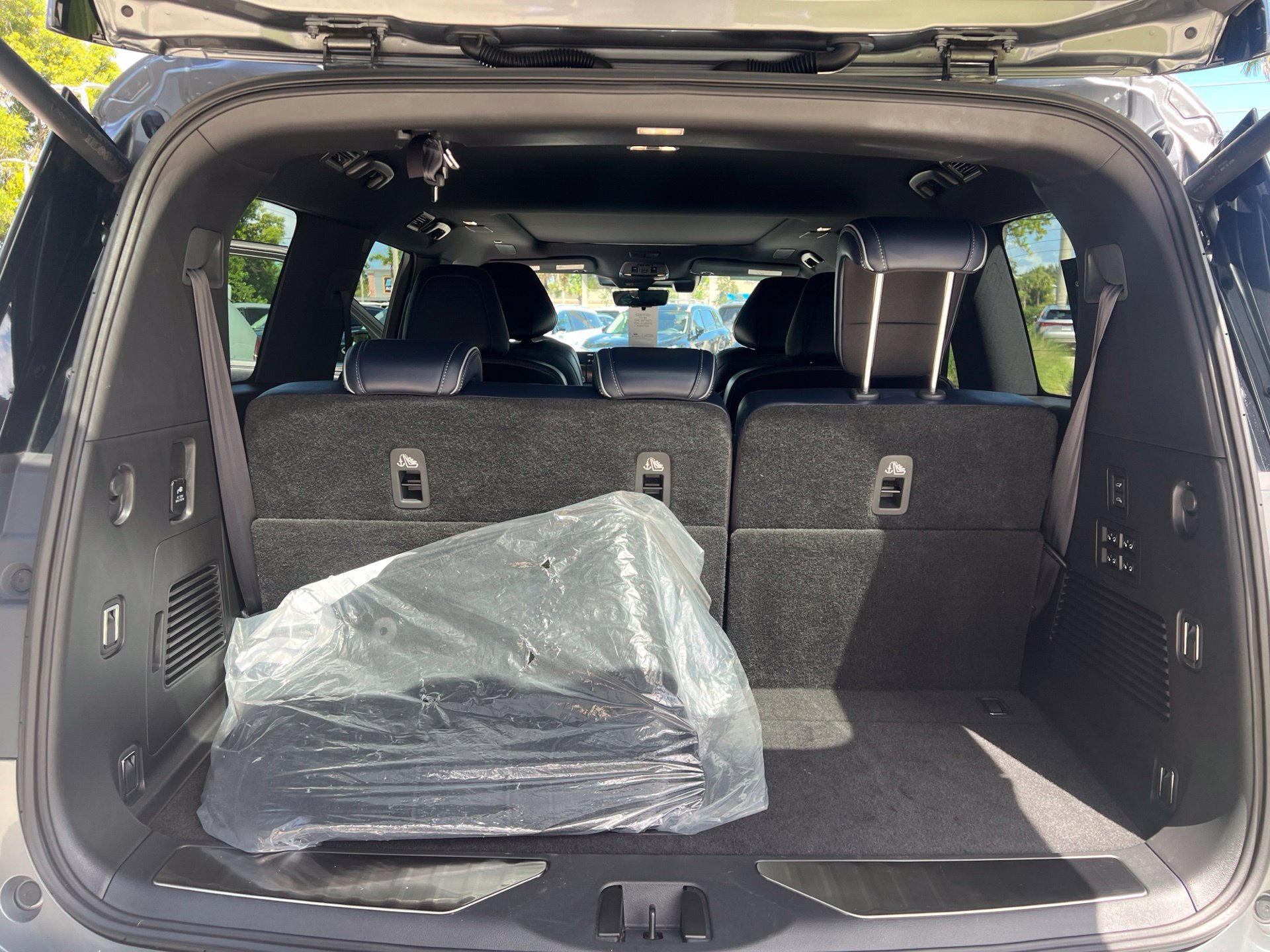 Certified 2026 INFINITI QX80 4WD w/ Sport Exterior Package image 12