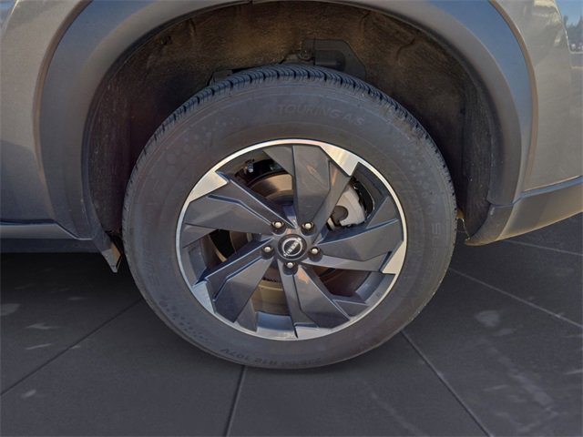 Used 2025 Nissan Rogue SV image 14