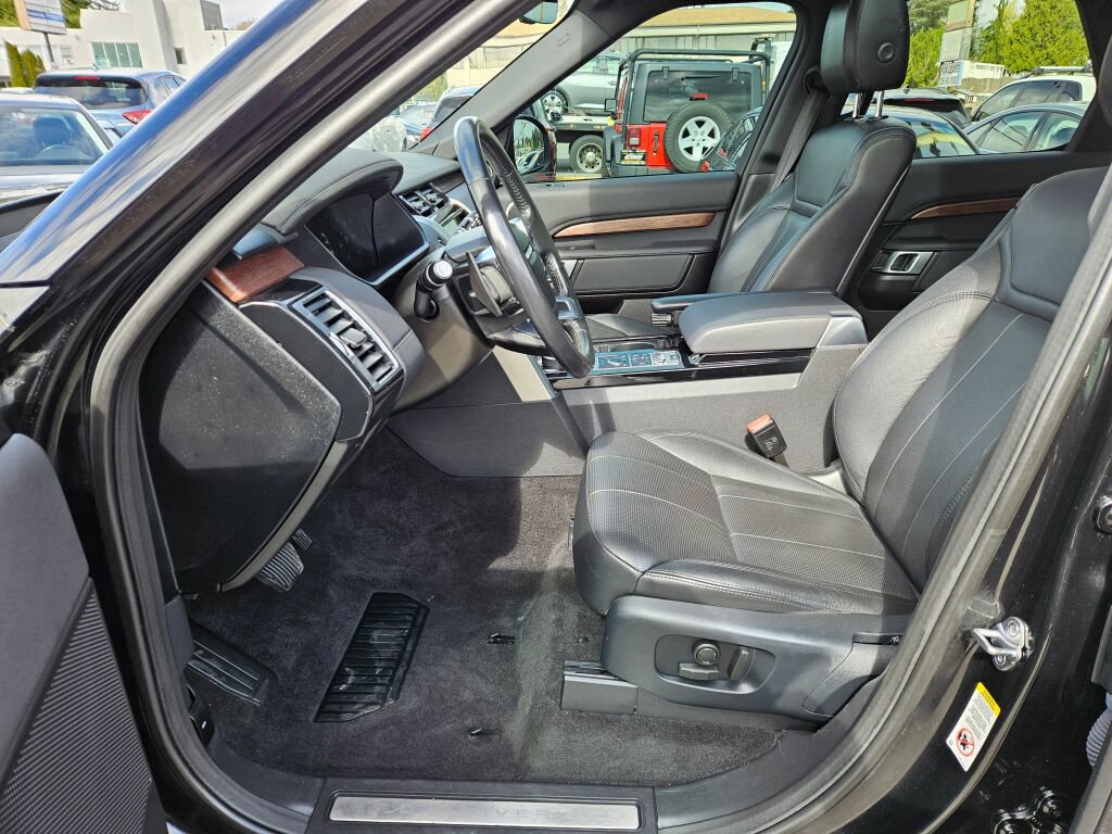 Used 2018 Land Rover Discovery HSE AWD/4WD image 13