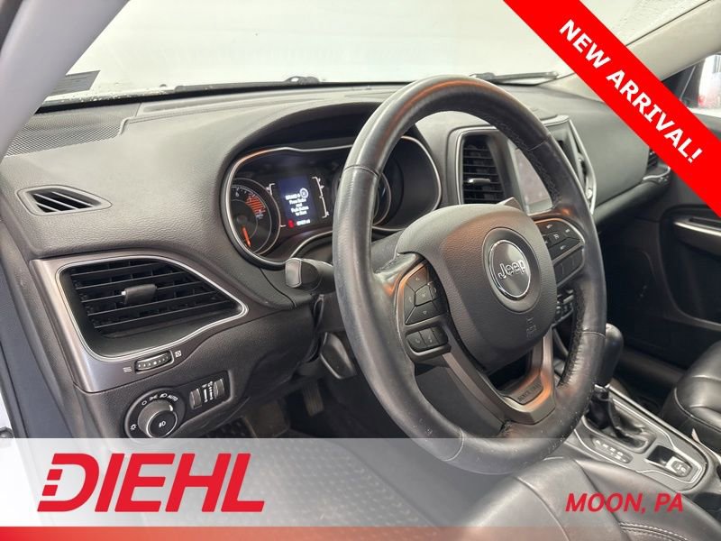 Used 2019 Jeep Cherokee Latitude Plus w/ Cold Weather Group AWD/4WD image 20