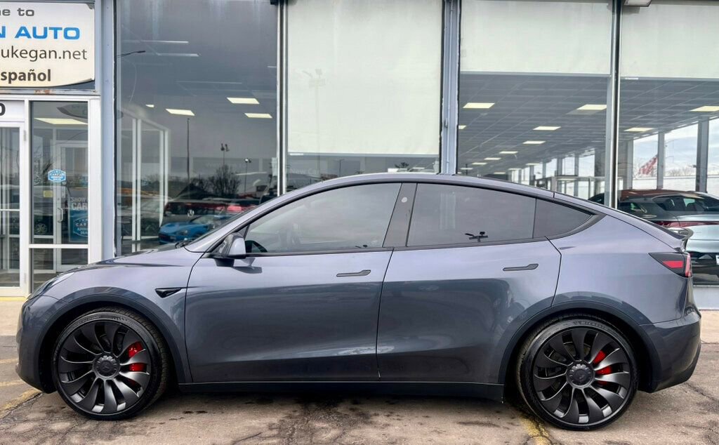 Used 2023 Tesla Model Y Performance image 2