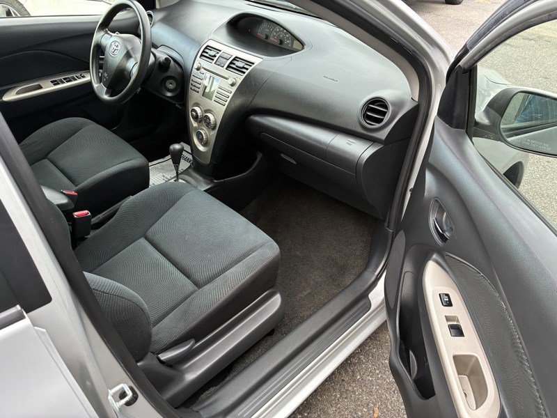 Used 2009 Toyota Yaris Sedan image 16