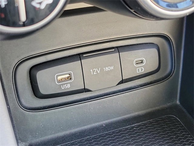 Used 2023 Hyundai Venue SEL image 27