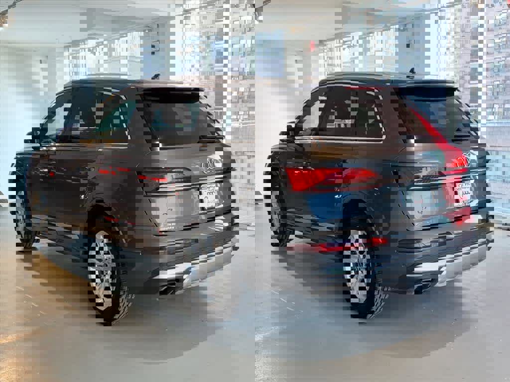 Certified 2025 Audi Q7 3.0T Premium w/ Convenience Package image 6