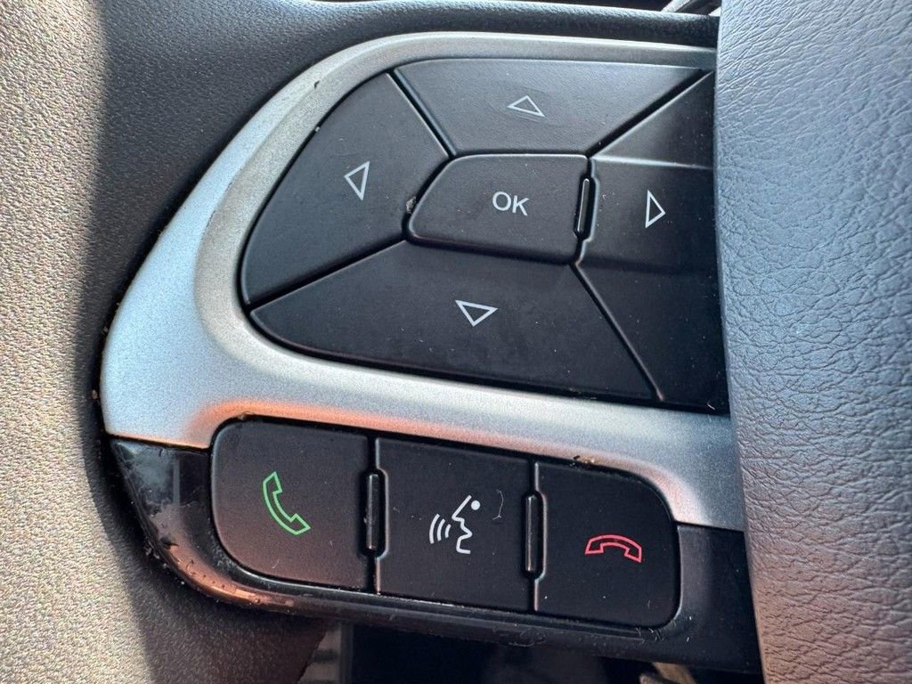 Used 2020 Jeep Renegade Latitude FWD image 16