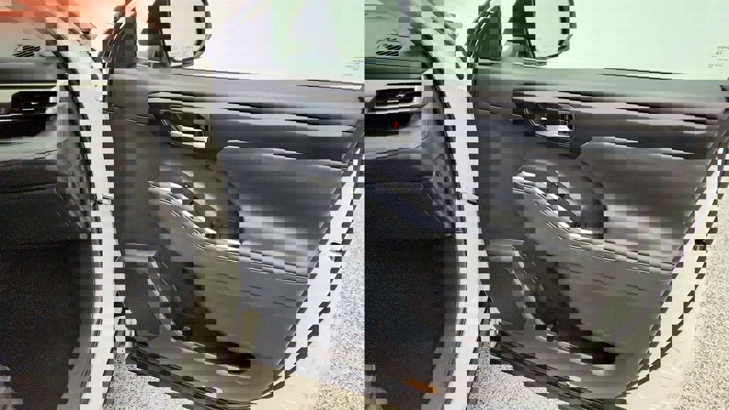 Used 2021 Toyota Highlander XLE image 27