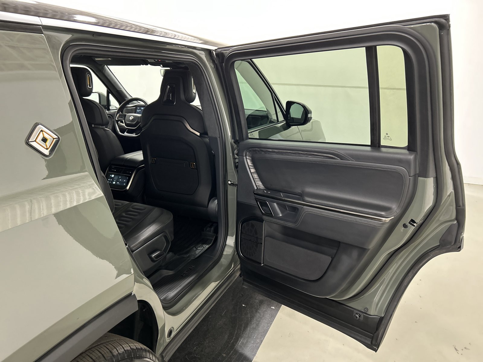 Used 2022 Rivian R1S Launch Edition Quad AWD/4WD image 19