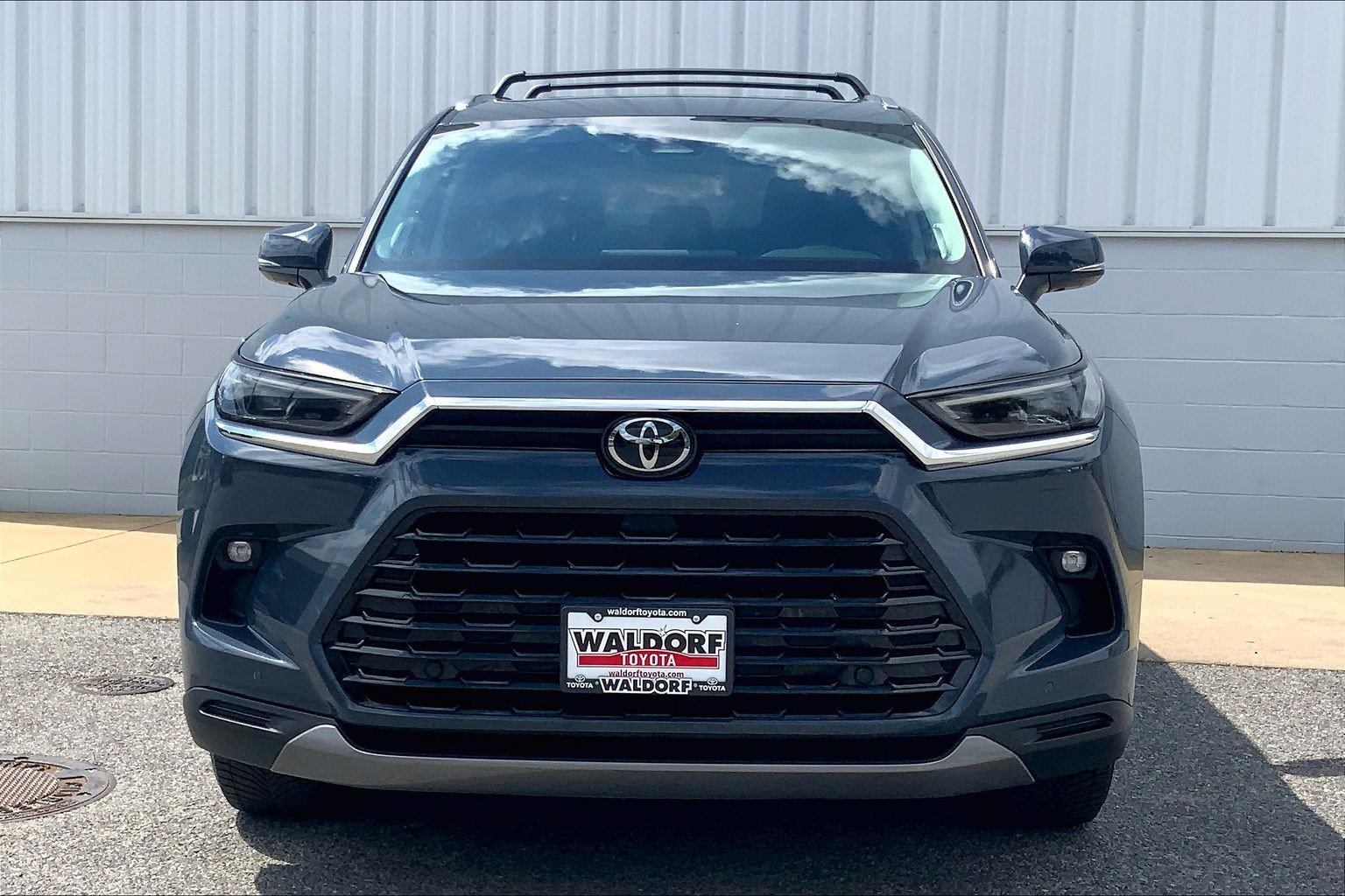 Used 2024 Toyota Grand Highlander AWD image 3