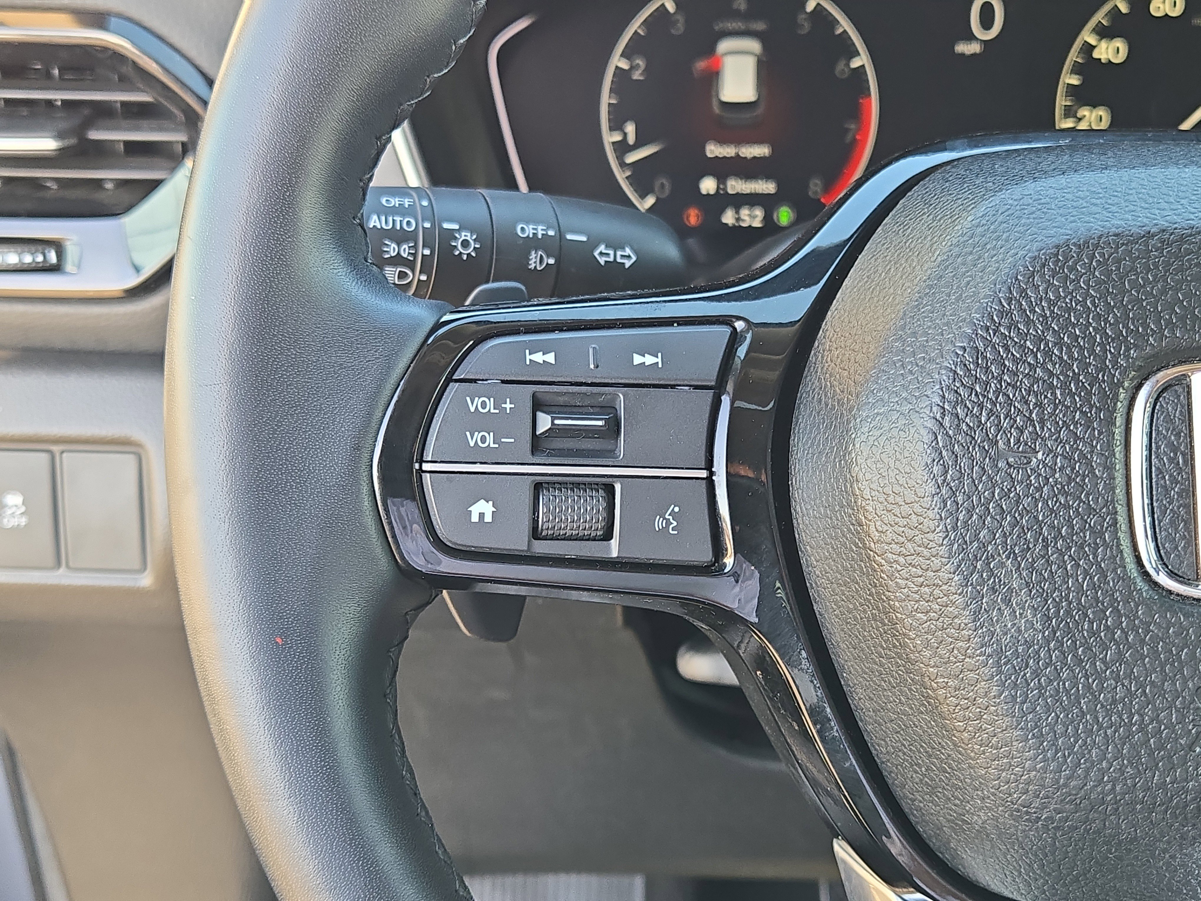 Used 2024 Honda Pilot Touring image 25