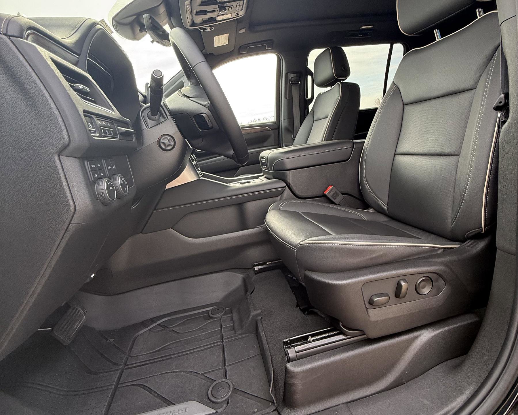 Used 2024 Chevrolet Suburban Premier w/ Premium Package 2 image 12