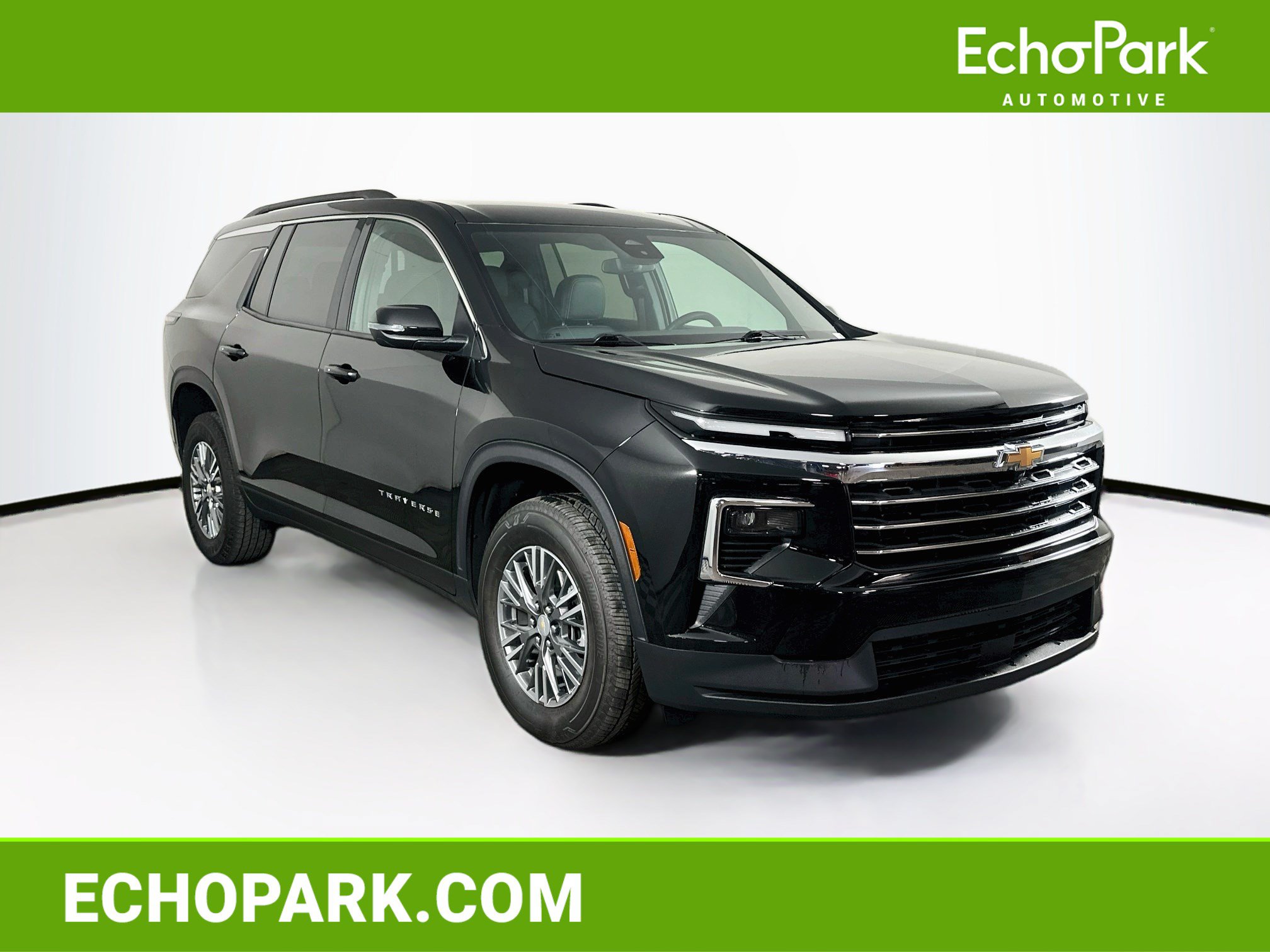 Used 2026 Chevrolet Traverse LT FWD image 1