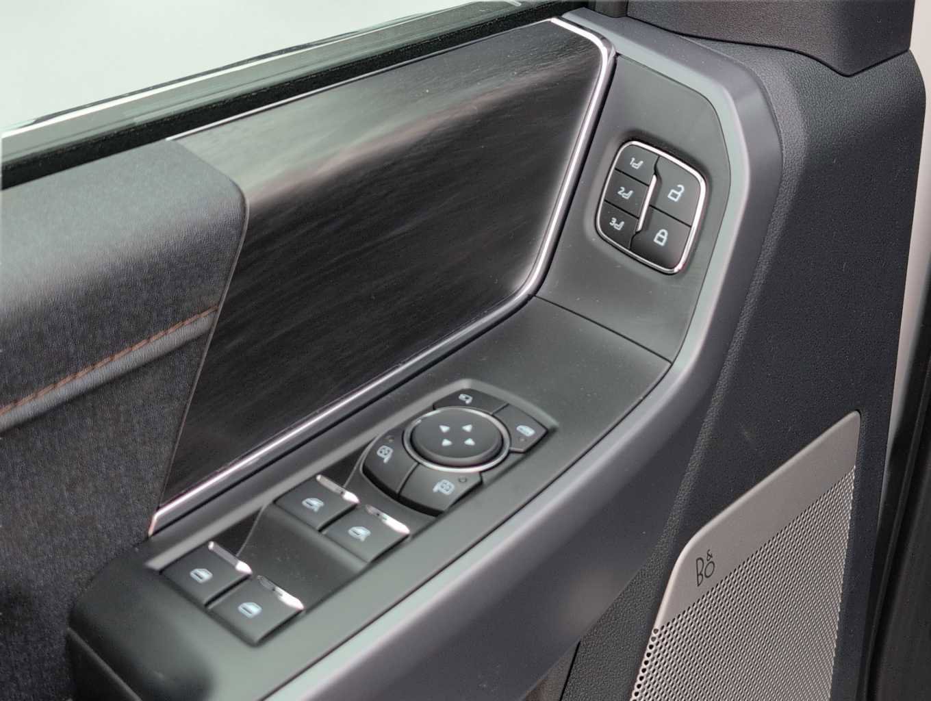 New 2025 Ford F150 Lariat w/ Equipment Group 502A High image 6