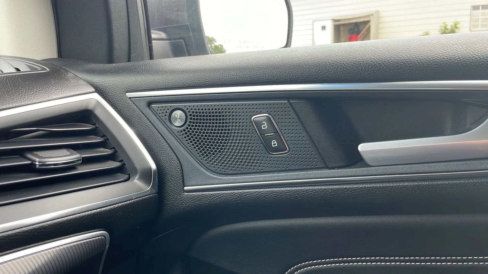 Used 2020 Ford Edge Titanium image 26