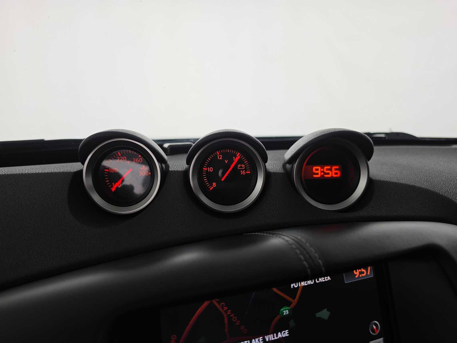 Used 2018 Nissan 370Z Touring RWD image 21