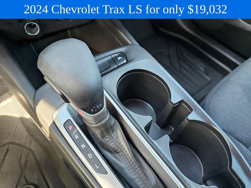 Used 2024 Chevrolet Trax LS FWD image 28