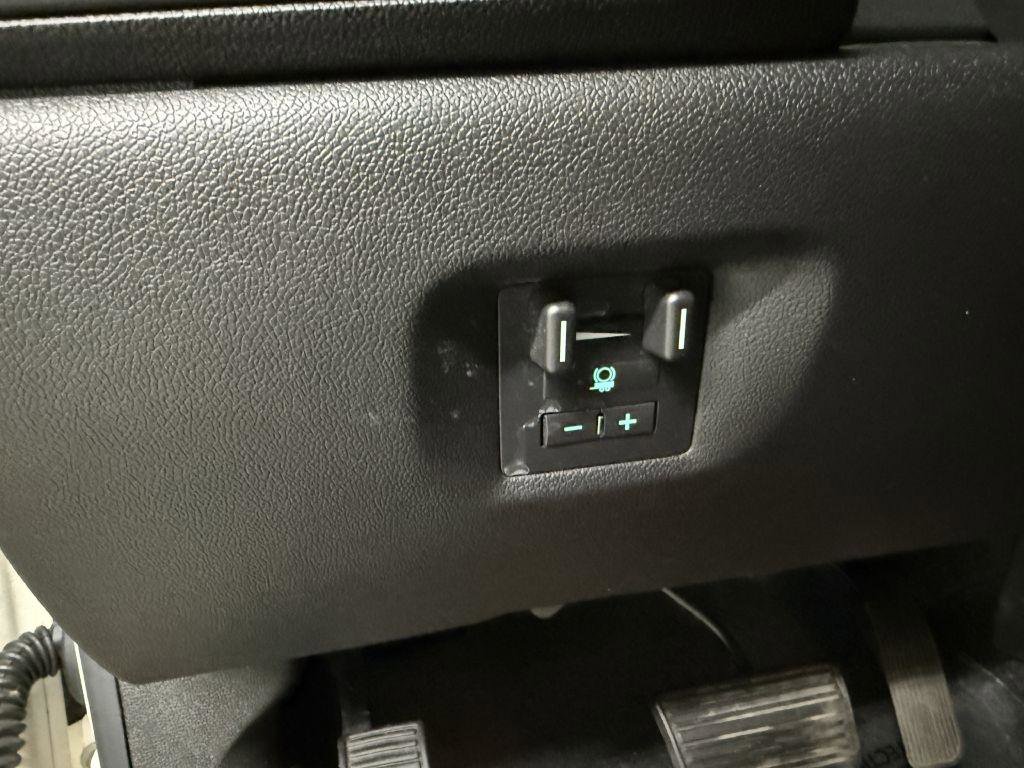 Used 2012 GMC Yukon XL Denali AWD/4WD image 16