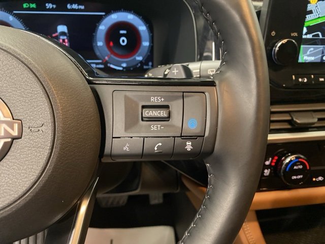 Used 2024 Nissan Pathfinder Platinum image 16