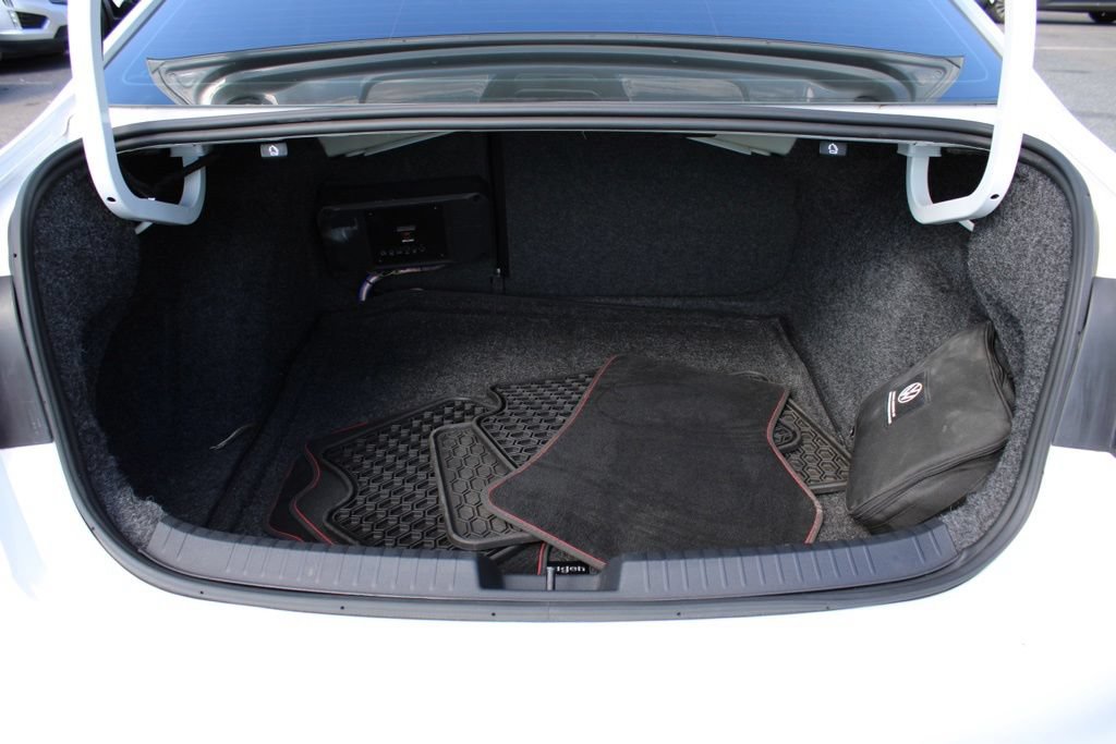 Used 2025 Volkswagen Jetta GLI Autobahn FWD image 12