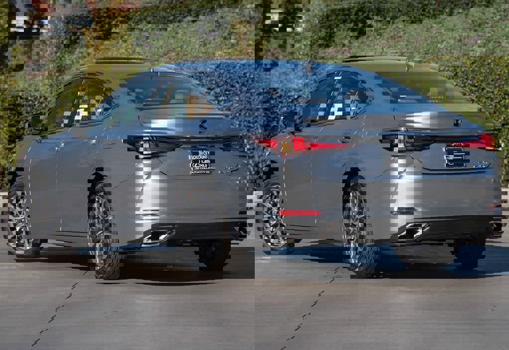 New 2025 Lexus ES 350 image 2